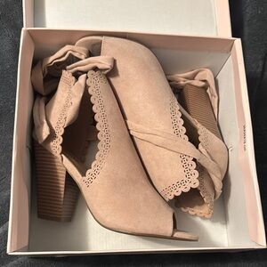 Elegant Beige Peep-Toe Lace Up Heeled Sandals